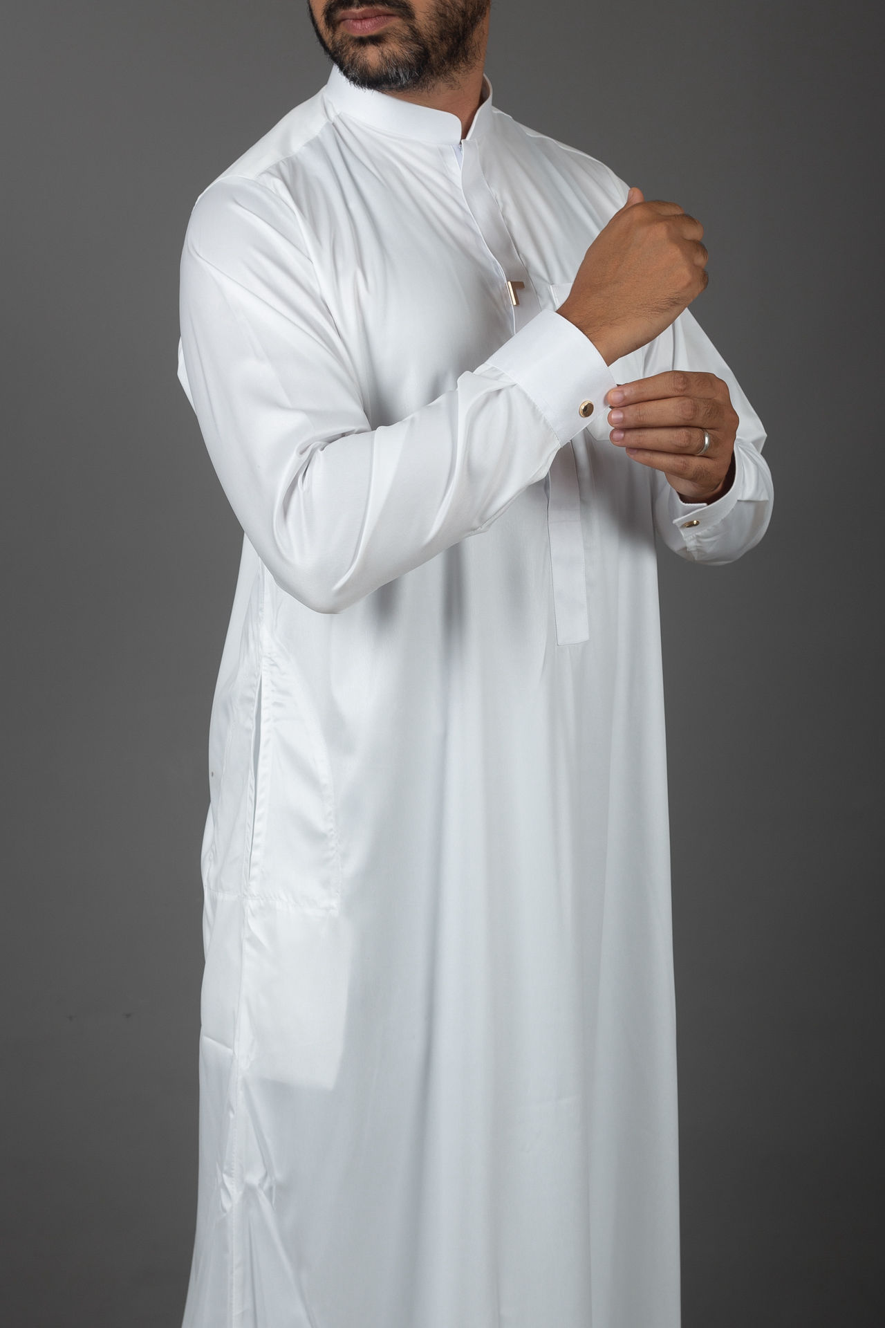 photographe vêtement adult sur fond gris qamis Alger